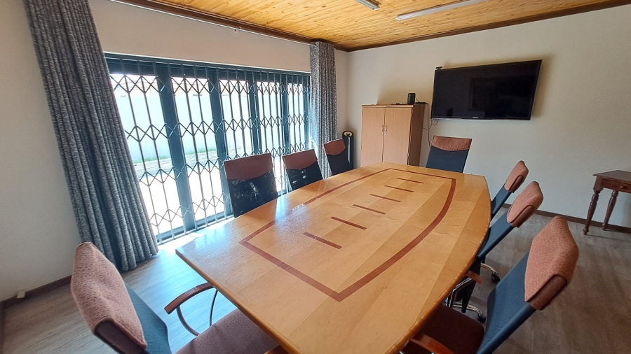 5 Bedroom Property for Sale in Langenhovenpark Free State